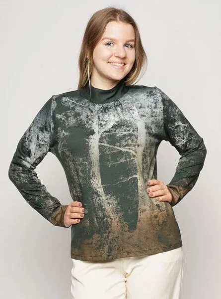 Peaces.bio - handbedruckte Biomode Peaces.bio - handbedruckte Biomode TENCEL Stehkragenbluse Eichentraum in Tannengrün, Tannengrün, – Produktbild 1 von 4