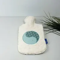 Flosinn Flosinn Kuschelige Wärmflaschen aus Bio-Teddyplüsch. Wärmflaschenbezug und Wärmflasche. Verschiedene Farben, Teddy mit grün / mint, – Produktbild 1 von 1