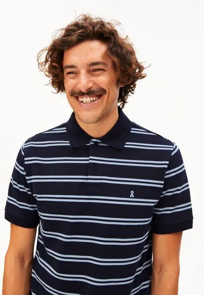 ARMEDANGELS ARMEDANGELS STRIPED POLO Herren Polo-Shirt aus 100% Bio-Baumwolle, Tinted navy-wedgwood, – Produktbild 2 von 3