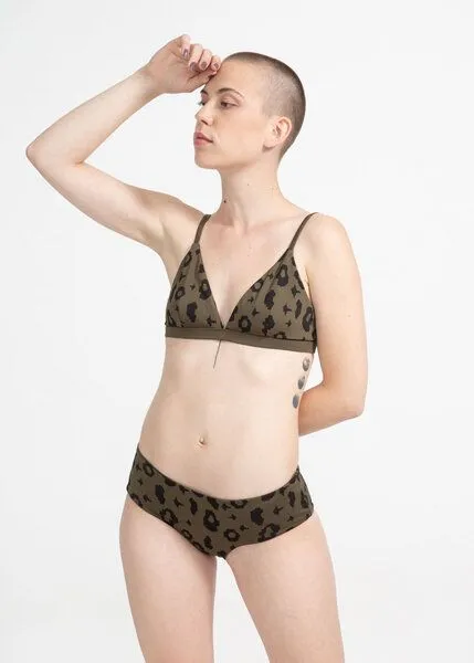 boochen boochen Bikini Top Amami - Wendbares Surf Bikini-Oberteil - Print, Green leopard (khaki), – Produktbild 2 von 4