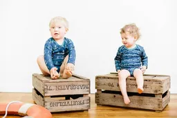 Holy Water Holy Water Body Papierboot – Produktbild 1 von 1