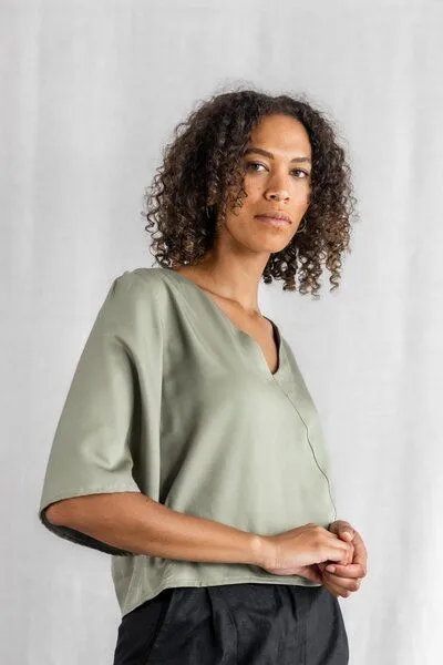 Jyoti - Fair Works Jyoti - Fair Works Modal Bluse Vasanta, Matcha, – Produktbild 3 von 4