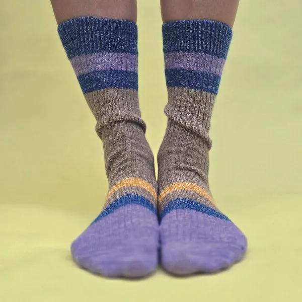 Fräulein Prusselise Fräulein Prusselise Wollfgang Woll Socke beige, lila-blau, grobstrick, colourblock – Produktbild 1 von 4