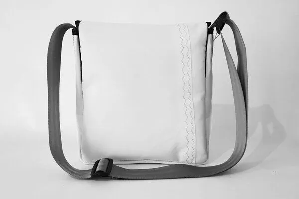 Leonca Leonca Tasche aus recyceltem Segel in 5 Größen – Produktbild 4 von 8