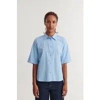 Basic Apparel Basic Apparel Kurzarm Bluse SILJE mit Knöpfen aus Bio-Baumwolle, Blau (frozen-fjord), – Produktbild 1 von 1