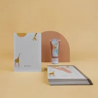 KINDACUTE KINDACUTE 20x Big News Postkarte | Für Babys ersten Fußabdruck – Produktbild 1 von 1