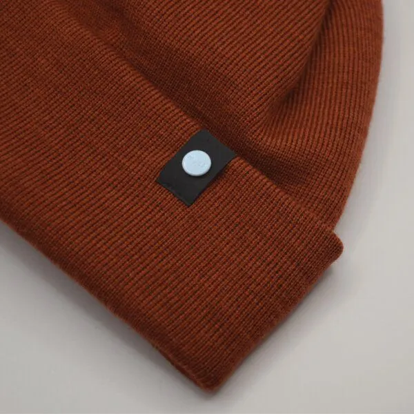 wysf. | what you stand for. wysf. | what you stand for. kurze Mütze, Bio-Merinowolle, Made in Deutschland, Unisex, Feinstrick, Rot (rost), – Produktbild 4 von 4