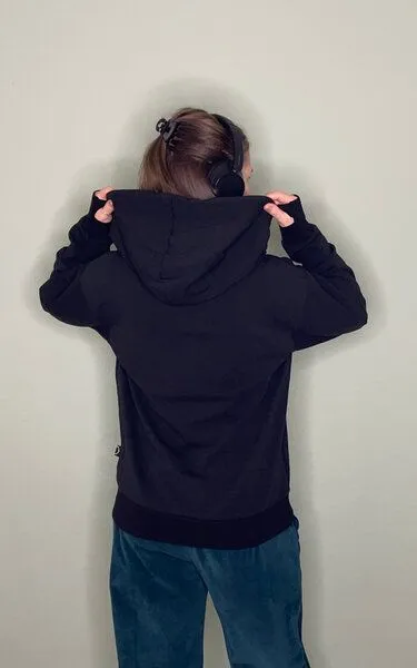 Golden Circle Clothing Golden Circle Clothing Hoodie mit übergroßer Kapuze und Daumenlöchern, Schwarz, – Produktbild 3 von 4