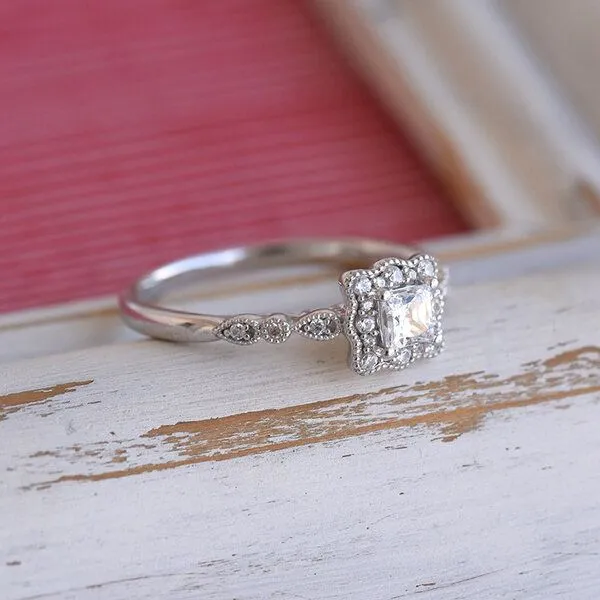 Eppi Eppi Vintage-Ring mit glänzenden Diamanten Venera, Weiss, – Produktbild 2 von 3