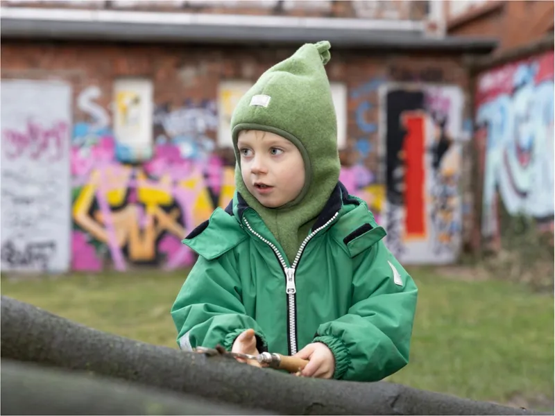 Pickapooh Pickapooh Baby und Kinder Schlupfmütze Mara Bio-Schurwolle Fleece moos Gr.50, Grün, – Produktbild 2 von 2