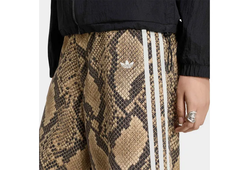 adidas Originals adidas Originals Shorts, DENIM, SCHLANGENPRINT, Beige, – Produktbild 4 von 5