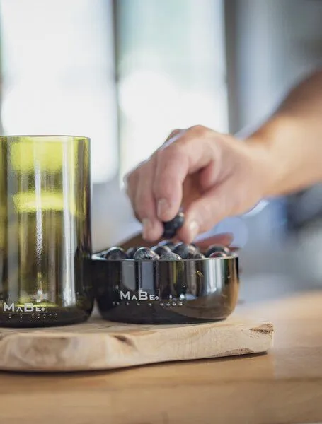 MaBe MaBe Schale UPCYCLING aus der großen Weinflasche - für kleine Nettigkeiten, Oliv, – Produktbild 2 von 4