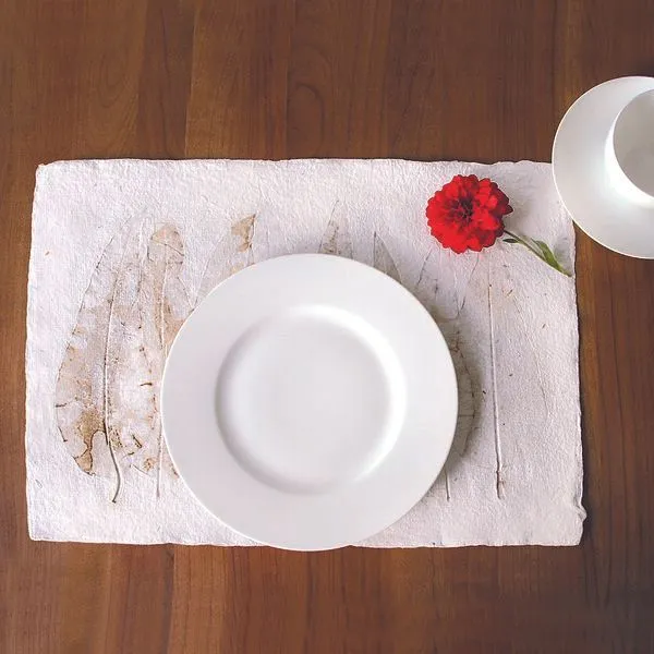Sundara Sundara Tischsets "Imprint" aus handgeschöpftem Recycling Baumwollpapier – Produktbild 1 von 4