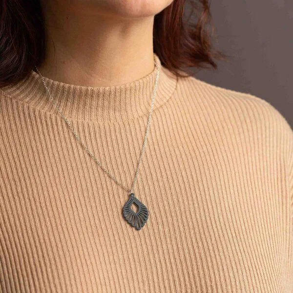 feinformart feinformart Kette mit Holzanhänger 'Mindful', Schwarz, – Produktbild 4 von 4