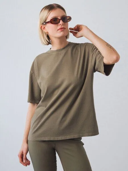 Honest Basics Honest Basics OG Shirt aus Bio- und recycelter Baumwolle, Khaki, – Produktbild 2 von 4