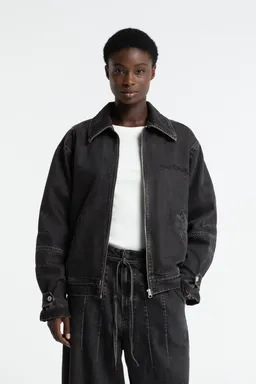 Kings Of Indigo Kings of Indigo Damen vegan Jeansjacke Deon Vilma Braun Schwarz – Produktbild 1 von 1