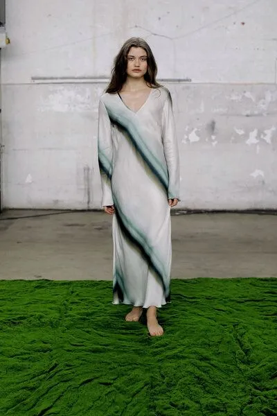 IVA RYCH IVA RYCH Maxikleid aus bedruckter Viskose I Deadstock, Weis-grün, – Produktbild 1 von 2