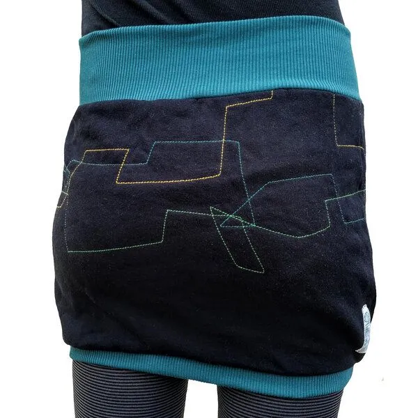 liebewicht Sweatrock Ballonrock Unikat liebewicht mit bunten Stickereien 3 Längen nach Wahl, Schwarz/grün, – Produktbild 1 von 5