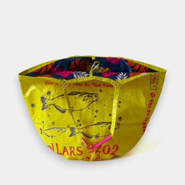 REFISHED fair fashion REFISHED fair fashion Tasche 'SOULMATE COTTON' Limitierte Edition! - upcycelte Fischfuttersäcke, #fish gelb-d/#cotton hawaii, – Produktbild 1 von 4