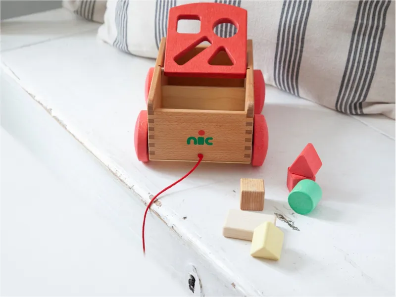Nic natürlich spielen Nic natürlich spielen Formenwagen Bio Sortierbox Nachziehwagen 24 x 17 x 12 cm, Natur, mehrfarbig, – Produktbild 2 von 2