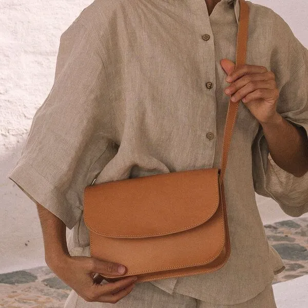 Marin et Marine Marin et Marine Nuage Bag Satteltasche aus fairem Leder, Natural, – Produktbild 2 von 4