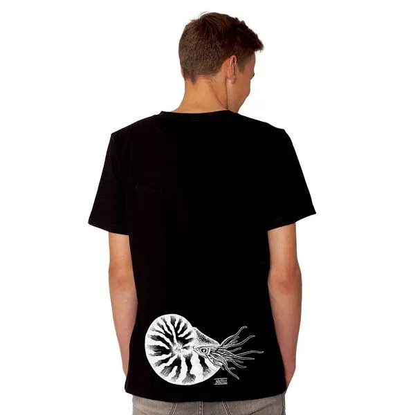 HANDGEDRUCKT HANDGEDRUCKT RESTPOSTEN "Nautilus" Männer T-Shirt, Black, – Produktbild 1 von 2