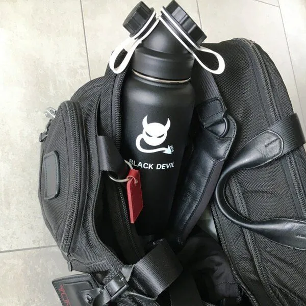 JN JuNiki's JN JuNiki's Exklusive JuNiki´s Trinkflasche XL aus Edelstahl Vakuum-isoliert 1L/32oz – limitierte Sonderedition „Black Devil“ – Produktbild 4 von 4