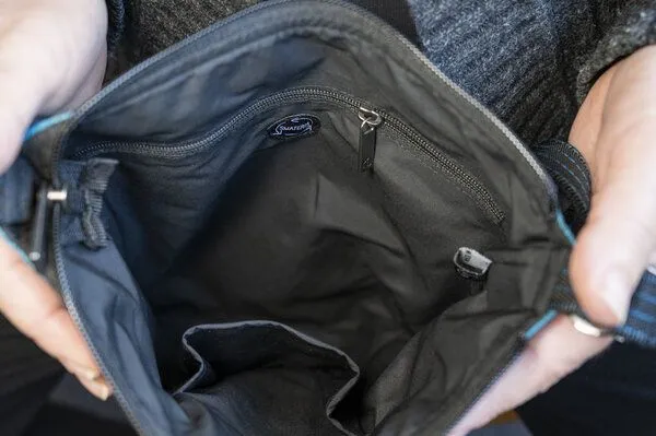 Smateria Smateria Umhänge-Tasche Pascal S, Silbergrau (grau), – Produktbild 3 von 3
