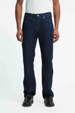 Kings Of Indigo Kings of Indigo Herren vegan Jeans Iskander Natural Stretch Rinse – Produktbild 1 von 1