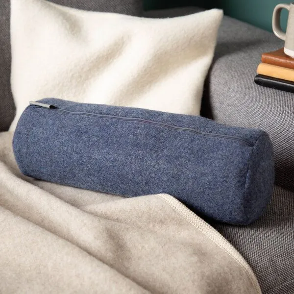 nahtur-design nahtur-design Nackenrolle aus Flauschloden mit Naturfüllung, Blau, – Produktbild 1 von 4