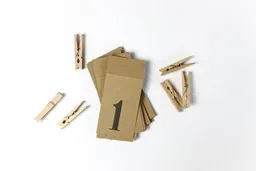 STUDIO KARAMELO STUDIO KARAMELO Adventskalenderzahlen Anhänger aus Kraftpapier | natur – Produktbild 1 von 1