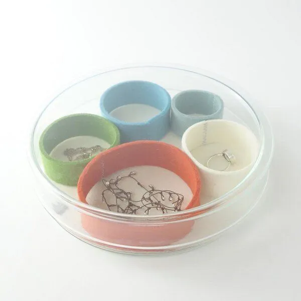 matilda k. manufaktur matilda k. manufaktur Schmuckaufbewahrung Schmuckschale 'luise' aus Glas mit Einsätzen aus Wollfilz, Bunt, – Produktbild 2 von 3