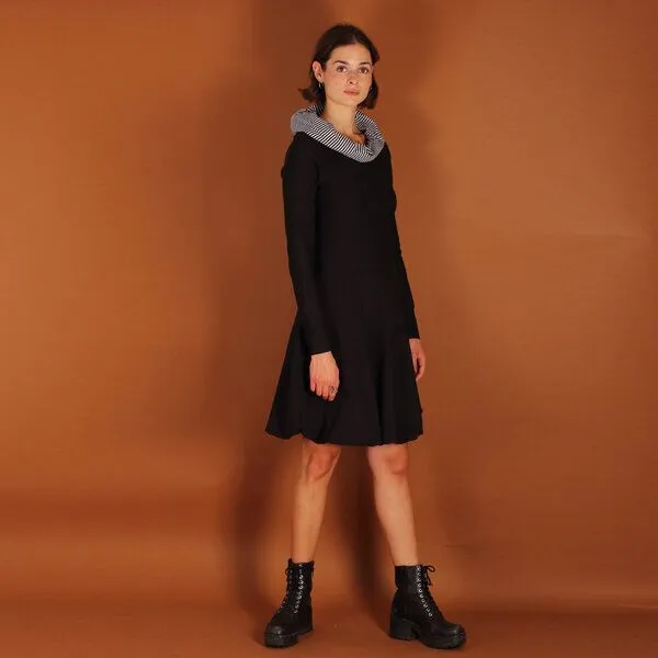 ManduTrap ManduTrap Ballonkleid aus Bio-Baumwolle kbA mit Kapuze/Hoodie, Schwarz, – Produktbild 4 von 4