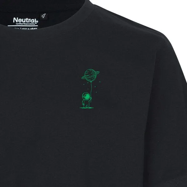 HANDGEDRUCKT HANDGEDRUCKT "Kosmokind" Unisex T-Shirt aus reiner Baumwolle (kbA), Black, – Produktbild 1 von 3