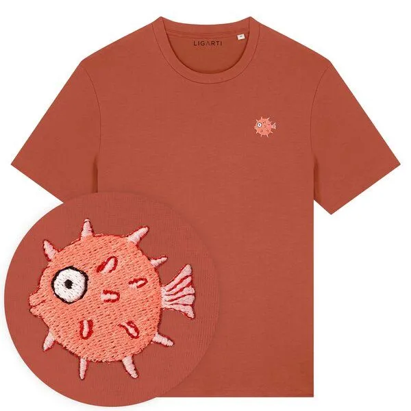 LIGARTI Besticktes T-Shirt – Kurt der Kugelfisch – LIGARTI Tiermanufaktur, Terracotta, – Produktbild 1 von 4