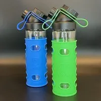 JN JuNiki's JN JuNiki's Set: 2x JuNiki´s Würstchen® Verschluss + Deckelhalter & Silikonhüllen grün + blau – Produktbild 1 von 1