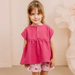 Walkiddy Walkiddy Kinder Shorts GOTS-zertifiziert aus Bio-Baumwolle rosa mit Kirschen-und-Blüten-Muster – Produktbild 1 von 1