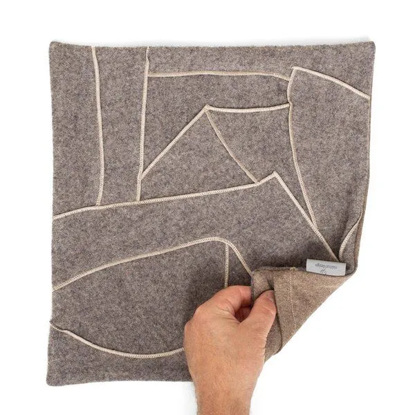 nahtur-design nahtur-design Dekokissen "zero-waste" aus kuscheliger Schurwolle | Unikate, Dana, – Produktbild 1 von 4