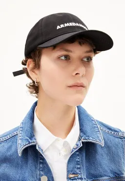 ARMEDANGELS ARMEDANGELS YENAAS WORD ICONIC Å Unisex Kappe aus Bio-Baumwolle – Produktbild 1 von 1