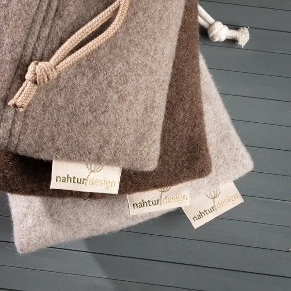 nahtur-design nahtur-design Öko-Wärmflasche mit Premium -Bezug aus mongolischer Merinowolle | ungefärbt, Grau-beige, – Produktbild 2 von 4