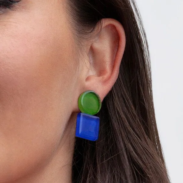 ALEXASCHA ALEXASCHA Geometrische Clip Ohrringe aus Glas | Bauhaus Design | 16 Farbkombinationen, Grün & blau, – Produktbild 3 von 4