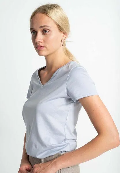 Alma & Lovis Alma & Lovis Shirt aus Bio-Baumwolle | V-Neck Shirt, Blau, – Produktbild 2 von 4