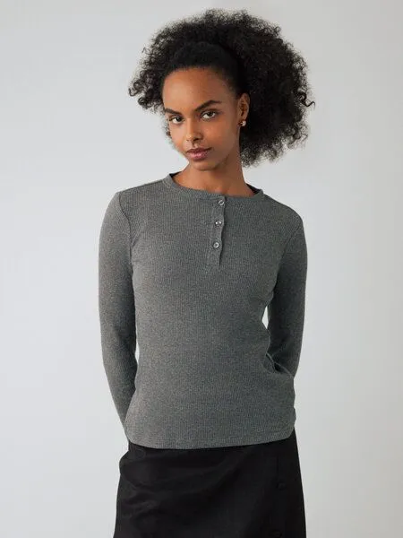 Honest Basics Honest Basics Damen Henley Langarmshirt aus Bio- und recycelter Baumwolle, Shale, – Produktbild 3 von 4