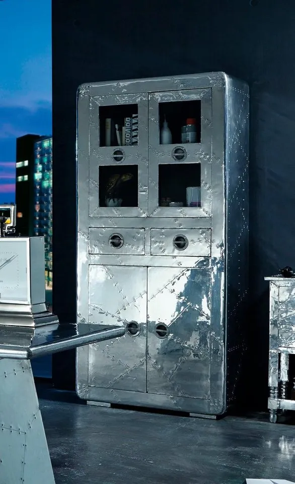 SIT Vitrine Pushkar aus Mangoholz mit 4 Türen & 2 Schubladen Futuristischer Aluminium-Look mit dekorativen Zierschrauben, Silberfarben, – Produktbild 2 von 5