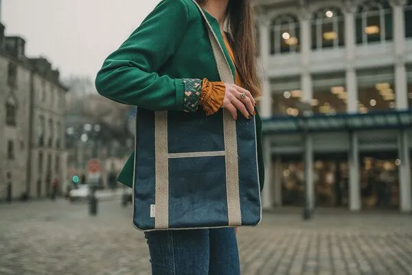 Bag Affair Tote Tasche Bag Affair aus CORKonLINEN, Schwarz, – Produktbild 3 von 3