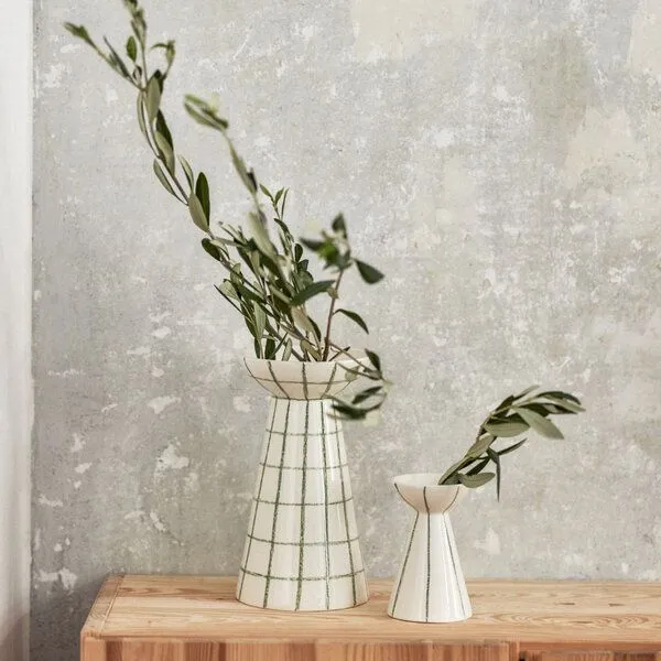 onomao onomao Handgemalte Vase 'Duarte' aus Steinzeug, Grün kariert, – Produktbild 2 von 6
