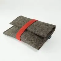 matilda k manufaktur matilda k. manufaktur Minimalistischer Kabel Organizer aus Wollfilz 'otto' in 2 Größen | passend zu Laptophülle 'max', Braun, – Produktbild 1 von 6