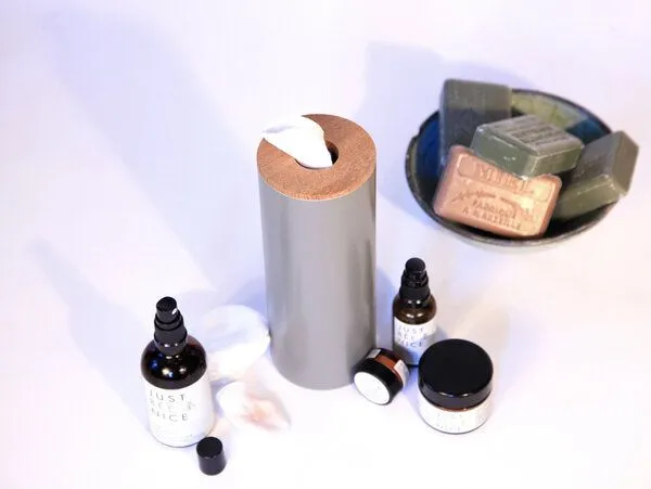 werkvoll by Lena Peter werkvoll by Lena Peter Nachhaltiger Badmülleimer FIRE - Upcycling Feuerlöscher, Rot, – Produktbild 4 von 4