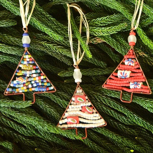 Global Mamas Global Mamas Upcycling Christbaumschmuck - Weihnachtsbaum - S/L - Rainbow/Weiß/Rot - Weihnachten - Geschenkdeko - Weihnachtsdeko, Rot, – Produktbild 1 von 3