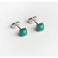 ALEXASCHA ALEXASCHA Winzige Ohrstecker aus recyceltem Glas | 4mm, Malachitgrün, – Produktbild 1 von 1